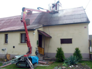 Čištění taškové střechy